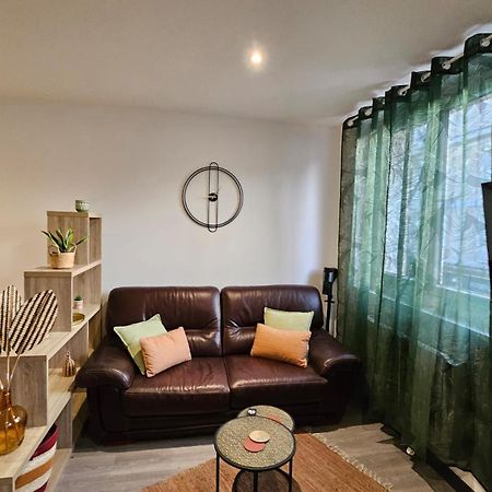 Nassau2 F1 Apartment Beauvais Bagian luar foto