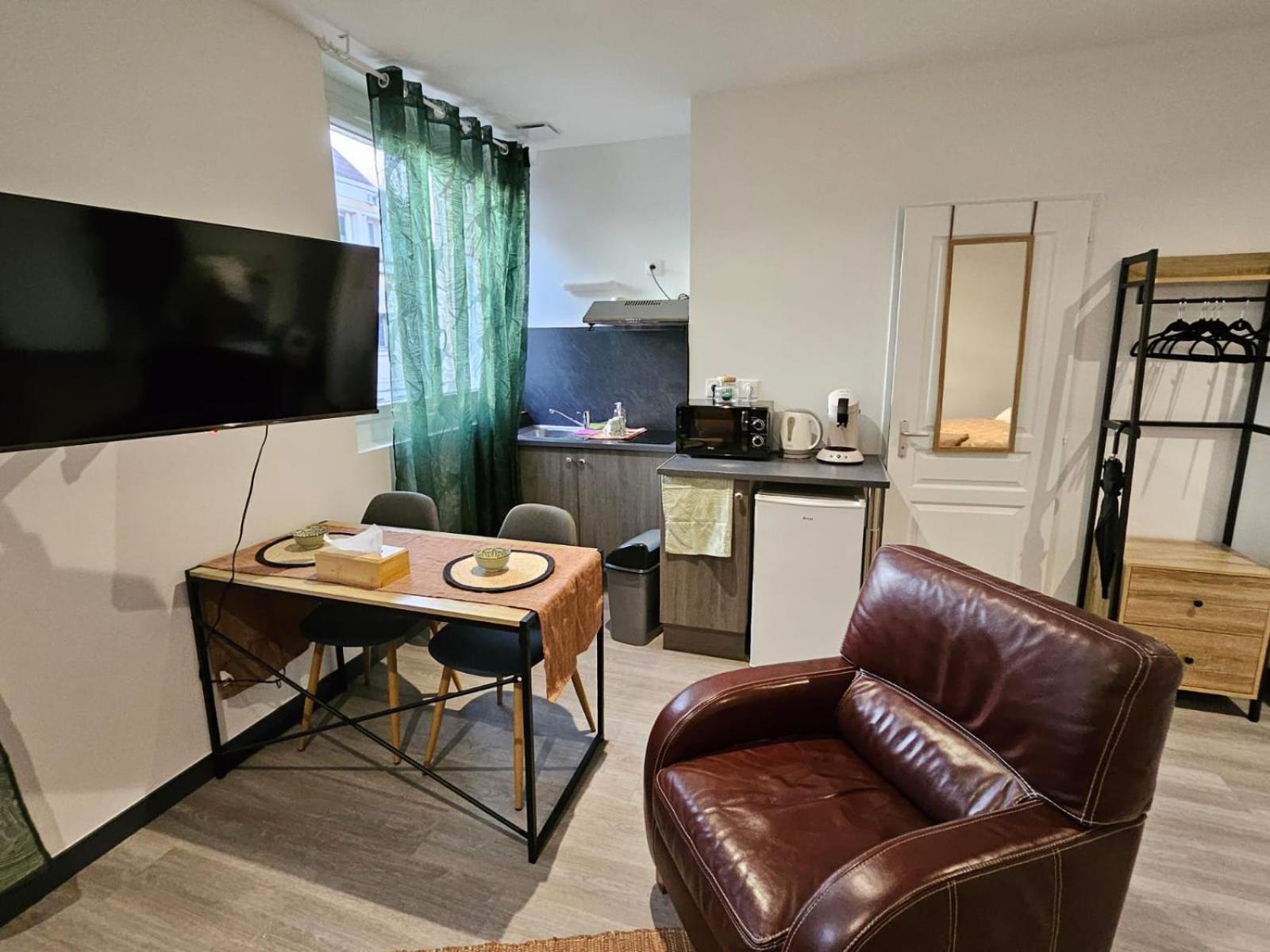 Nassau2 F1 Apartment Beauvais Bagian luar foto