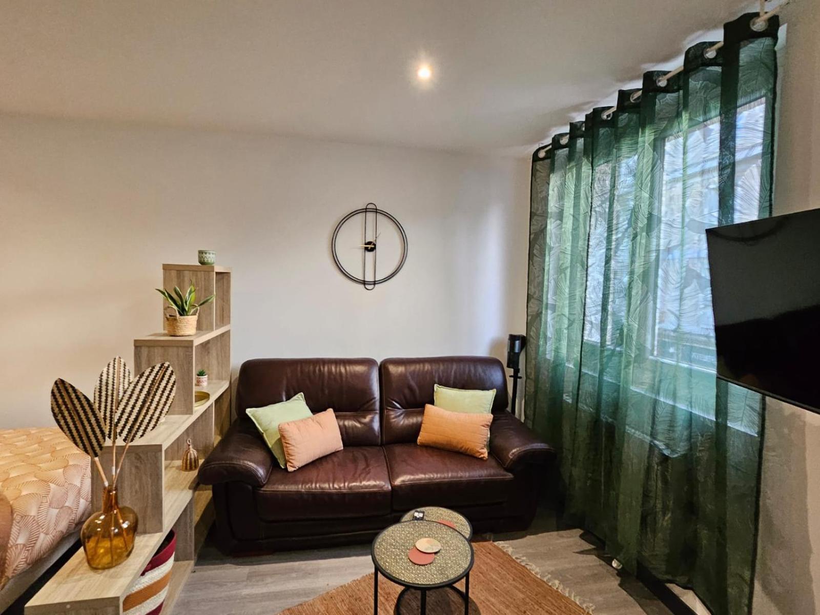Nassau2 F1 Apartment Beauvais Bagian luar foto